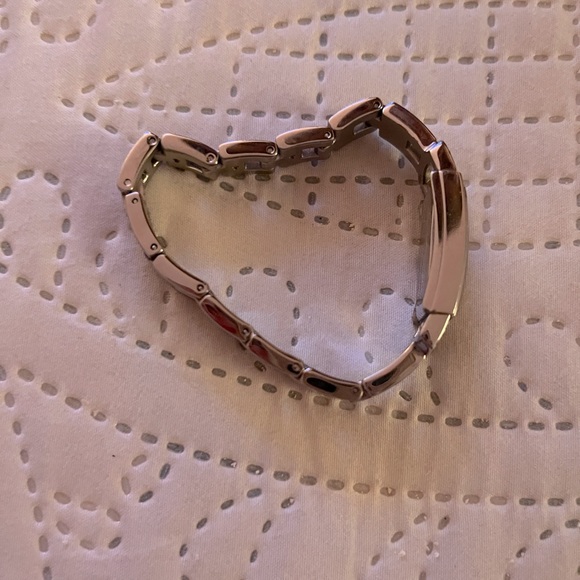 Ladies Guess watch with Swarovski crystals - Picture 7 of 8